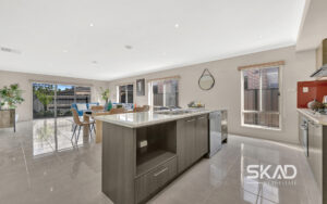 17 Oakgrove Drive, CRAIGIEBURN, VIC 3064 AUS