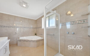 5 Stillwell Crescent, ROXBURGH PARK, VIC 3064 AUS