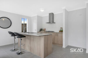61 Blessington Circuit, MICKLEHAM, VIC 3064 AUS