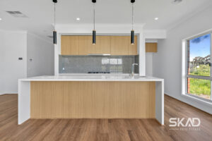 33 Grovden Circuit, DONNYBROOK, VIC 3064 AUS