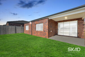 33 Grovden Circuit, DONNYBROOK, VIC 3064 AUS