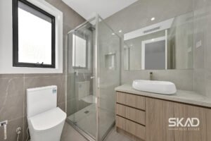 4 Clockwise Street, GREENVALE, VIC 3059 AUS