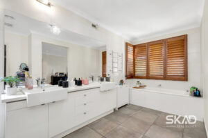 31 Dalmeny Way, MERNDA, VIC 3754 AUS