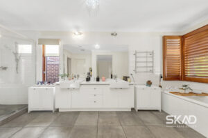 31 Dalmeny Way, MERNDA, VIC 3754 AUS
