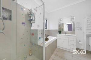 4 Burrows Place, CRAIGIEBURN, VIC 3064 AUS