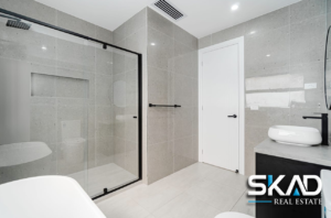 124 Compass Drive, GREENVALE, VIC 3059 AUS