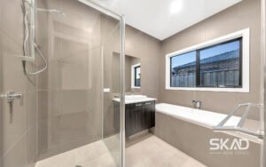 4 Meadow Lane, WOLLERT, VIC 3750 AUS