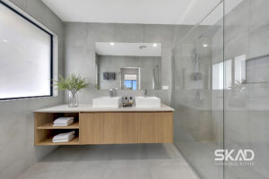 16 Crestwood Road, GREENVALE, VIC 3059 AUS