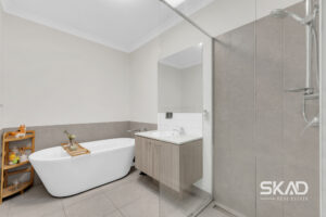 24 Bellinger Circuit, CRAIGIEBURN, VIC 3064 AUS