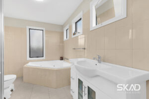 4 Durban Place, CRAIGIEBURN, VIC 3064 AUS