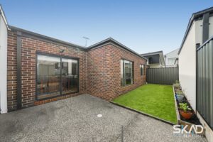 90 Farm Crescent, DONNYBROOK, VIC 3064 AUS