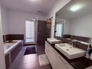 98 Eaststone Avenue, WOLLERT, VIC 3750 AUS