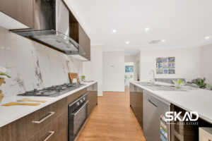 4 Hoop Court, MILL PARK, VIC 3082 AUS