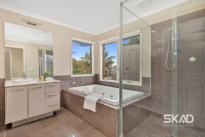 12 Watersedge Way, ROXBURGH PARK, VIC 3064 AUS