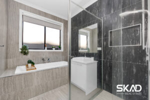 77 Moxham Drive, KALKALLO, VIC 3064 AUS