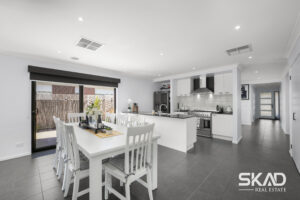 8 Amberfield Street, MICKLEHAM, VIC 3064 AUS