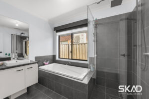 8 Amberfield Street, MICKLEHAM, VIC 3064 AUS