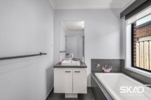 8 Amberfield Street, MICKLEHAM, VIC 3064 AUS