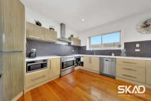 17 Chinnock Court, CRAIGIEBURN, VIC 3064 AUS