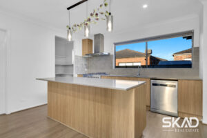 9 Mottlecah Circuit, CRAIGIEBURN, VIC 3064 AUS