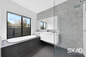 27 Dashing Road, CRAIGIEBURN, VIC 3064 AUS