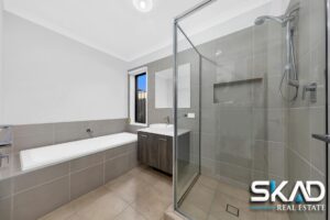 10 Notchwood Crescent, DONNYBROOK, VIC 3064 AUS