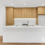 THOMASTOWN, VIC 3074 AUS