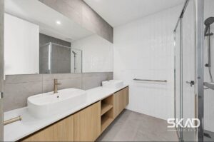 THOMASTOWN, VIC 3074 AUS