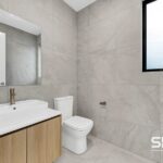 THOMASTOWN, VIC 3074 AUS