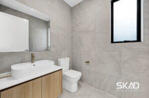 THOMASTOWN, VIC 3074 AUS