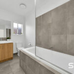 8 Mottlecah Circuit, CRAIGIEBURN, VIC 3064 AUS