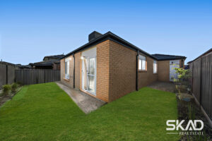 8 Mottlecah Circuit, CRAIGIEBURN, VIC 3064 AUS