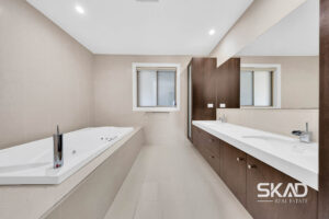 10 Sanctuary Rise, MICKLEHAM, VIC 3064 AUS