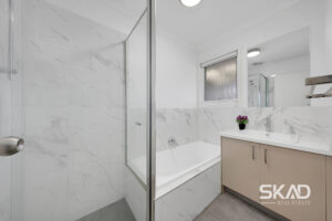 1/4 Hoop Court, MILL PARK, VIC 3082 AUS