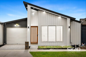 15 Beaconsfield Drive, MICKLEHAM, VIC 3064 AUS