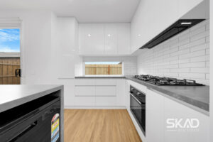 15 Beaconsfield Drive, MICKLEHAM, VIC 3064 AUS
