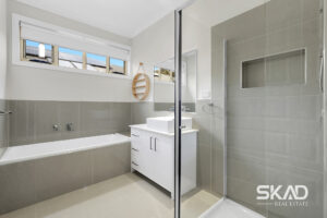 21 Sanctuary Circuit, BEVERIDGE, VIC 3753 AUS
