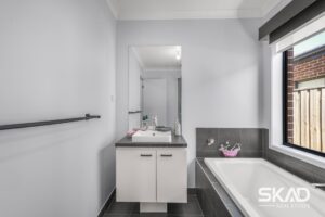 8 Amberfield Street, MICKLEHAM, VIC 3064 AUS