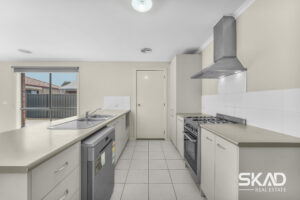 7 Weavers Street, MANOR LAKES, VIC 3024 AUS