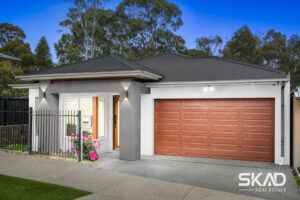 1 Elm Tree Place, MERNDA, VIC 3754 AUS
