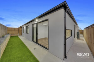 67 Madura Promenade, MICKLEHAM, VIC 3064 AUS