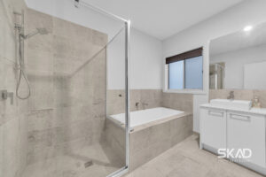 13 Treeline Grange, WOLLERT, VIC 3750 AUS