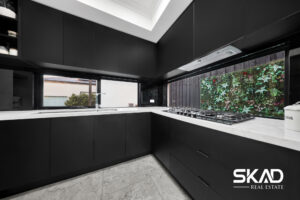 8 York Parade, WOLLERT, VIC 3750 AUS
