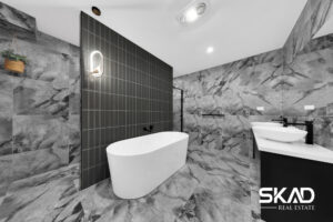 8 York Parade, WOLLERT, VIC 3750 AUS