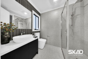 8 York Parade, WOLLERT, VIC 3750 AUS