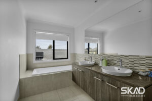 39 Matrix Circuit, CRAIGIEBURN, VIC 3064 AUS