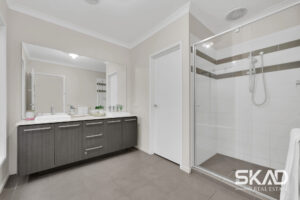 94 Charteris Drive, CRAIGIEBURN, VIC 3064 AUS