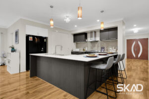 94 Charteris Drive, CRAIGIEBURN, VIC 3064 AUS