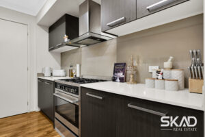 94 Charteris Drive, CRAIGIEBURN, VIC 3064 AUS